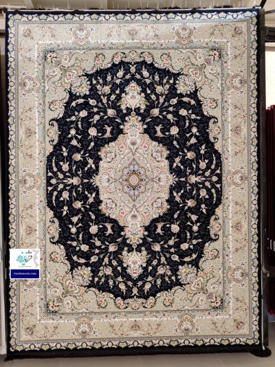 فرش طرح شقایق سرمه ای